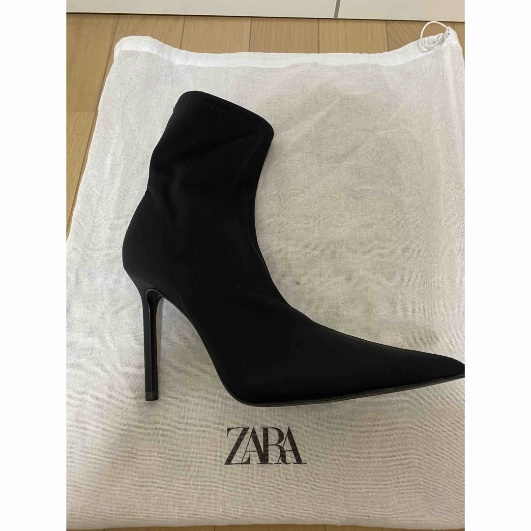 ZARA(ザラ)の新品タグ付き☆ZARA ポインテッドトゥストレッチショートブーツ 37 レディースの靴/シューズ(ブーツ)の商品写真