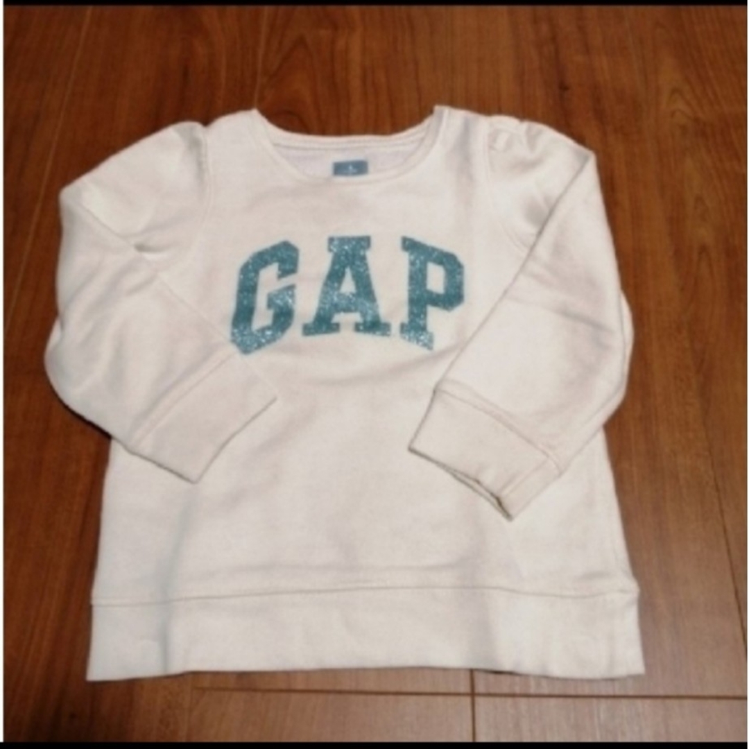 GAP(ギャップ)の☆GAP トレーナー 2枚セット 100 赤 アイボリー キッズ/ベビー/マタニティのキッズ服女の子用(90cm~)(Tシャツ/カットソー)の商品写真