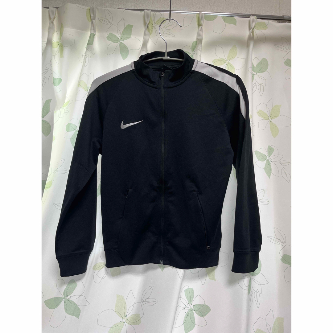 NIKE(ナイキ)のNIKE DRY FIT  ジャンパー　S キッズ/ベビー/マタニティのキッズ服男の子用(90cm~)(パンツ/スパッツ)の商品写真