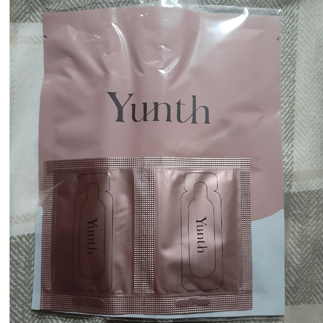 Yunth(ユンス)のYunth(ユンス) 生ビタミンC美白美容液 1ml×28包 導入美容液 3点 コスメ/美容のスキンケア/基礎化粧品(美容液)の商品写真