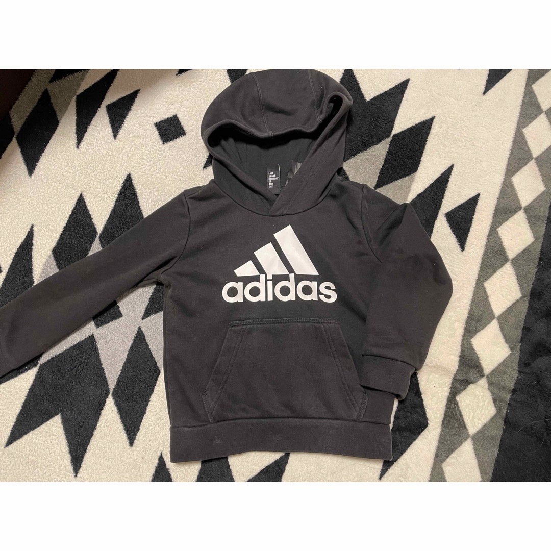 adidas(アディダス)の110アディダスadidasパーカー キッズ/ベビー/マタニティのキッズ服男の子用(90cm~)(Tシャツ/カットソー)の商品写真