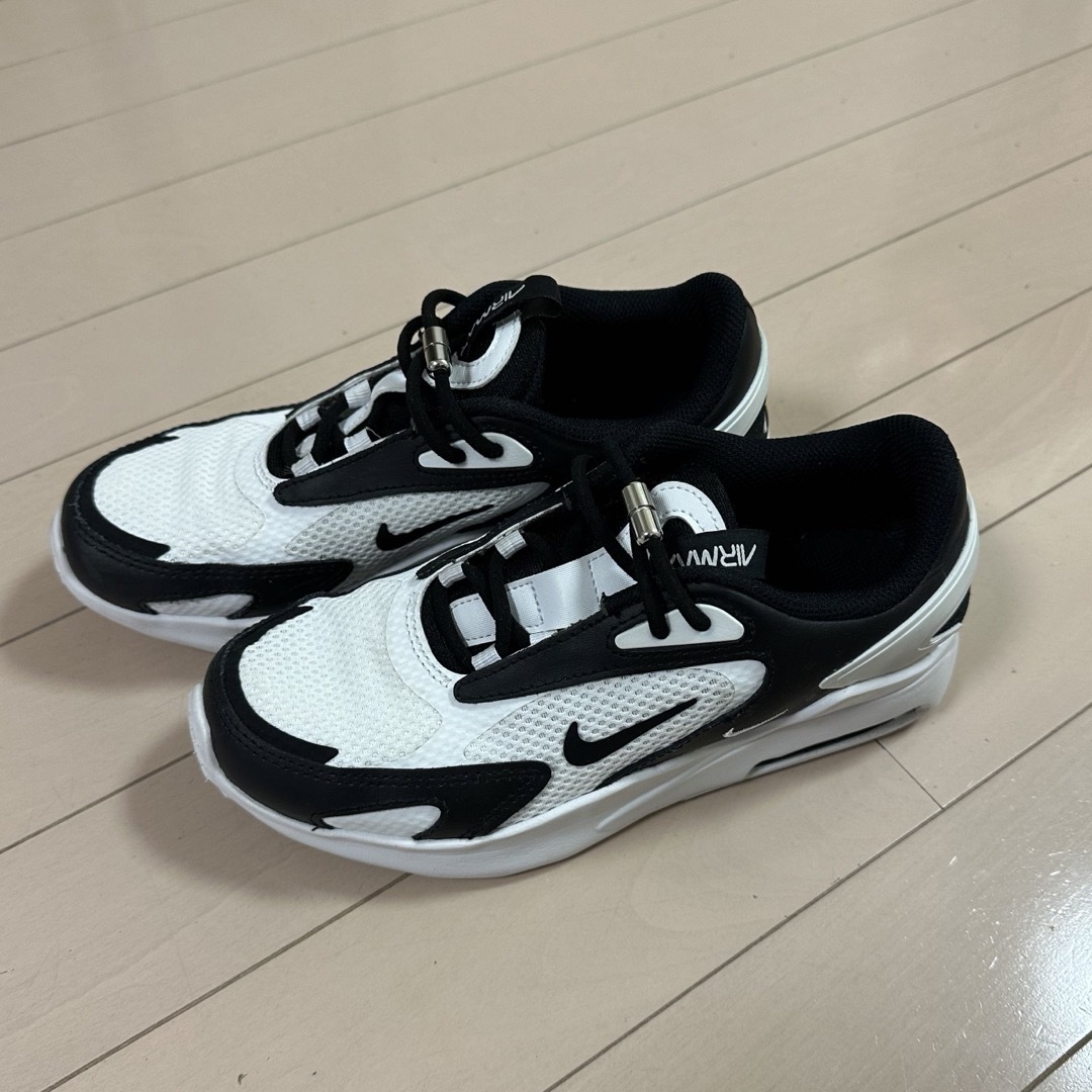 NIKE(ナイキ)のNIKE エアマックス　キッズ　23cm キッズ/ベビー/マタニティのキッズ靴/シューズ(15cm~)(スニーカー)の商品写真