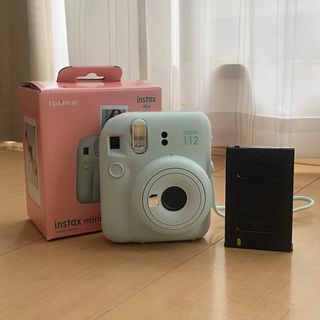 フジフイルム(富士フイルム)のInstax mini 12 （チェキ）本体 ＋ フィルム(フィルムカメラ)