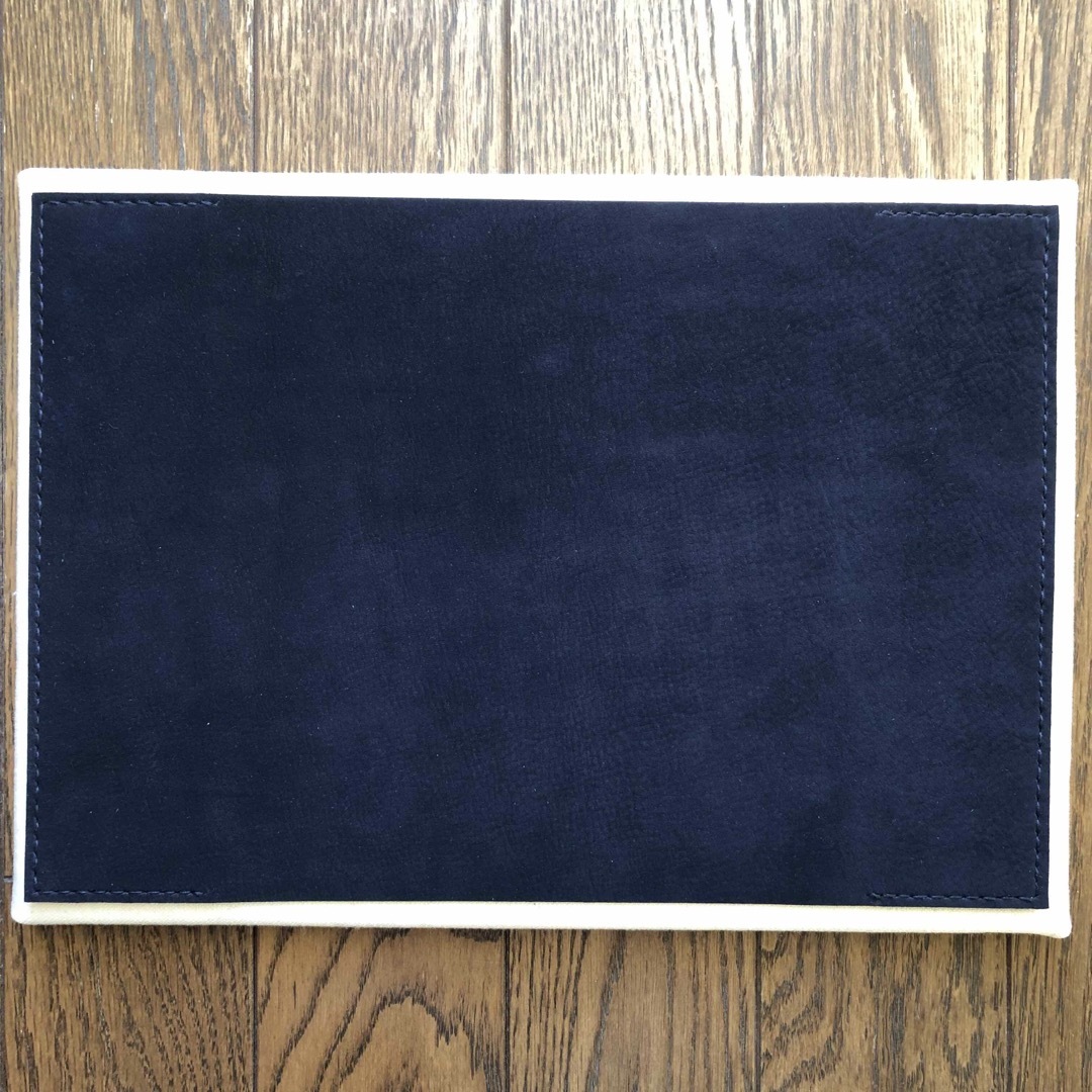 ④B6・四六判サイズ  シンプル型のブックカバー56 牛革ヌバック 濃紺 ハンドメイドの文具/ステーショナリー(ブックカバー)の商品写真