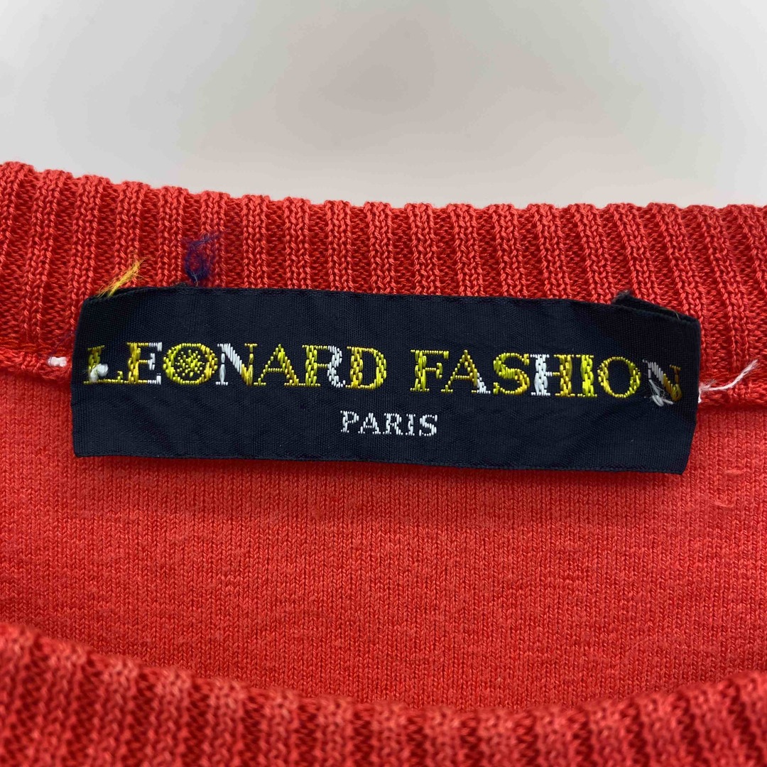 LEONARD(レオナール)のLEONARD レオナール レディース スウェット　ベロア　刺繍　ラグランスリーブ　赤 レディースのトップス(トレーナー/スウェット)の商品写真