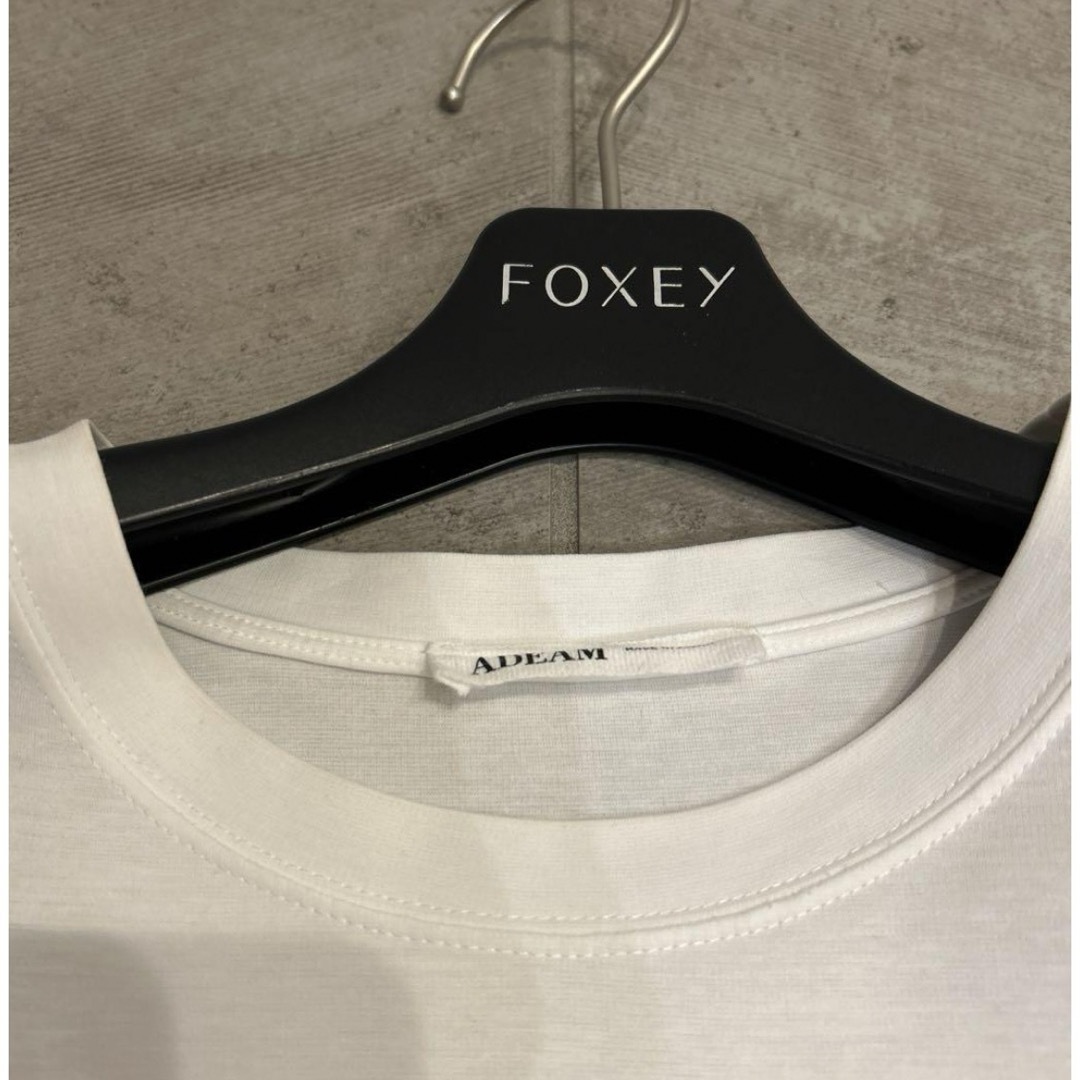 FOXEY(フォクシー)のADEAM アディアム　サンフラワートップ　ホワイト　S レディースのトップス(シャツ/ブラウス(長袖/七分))の商品写真