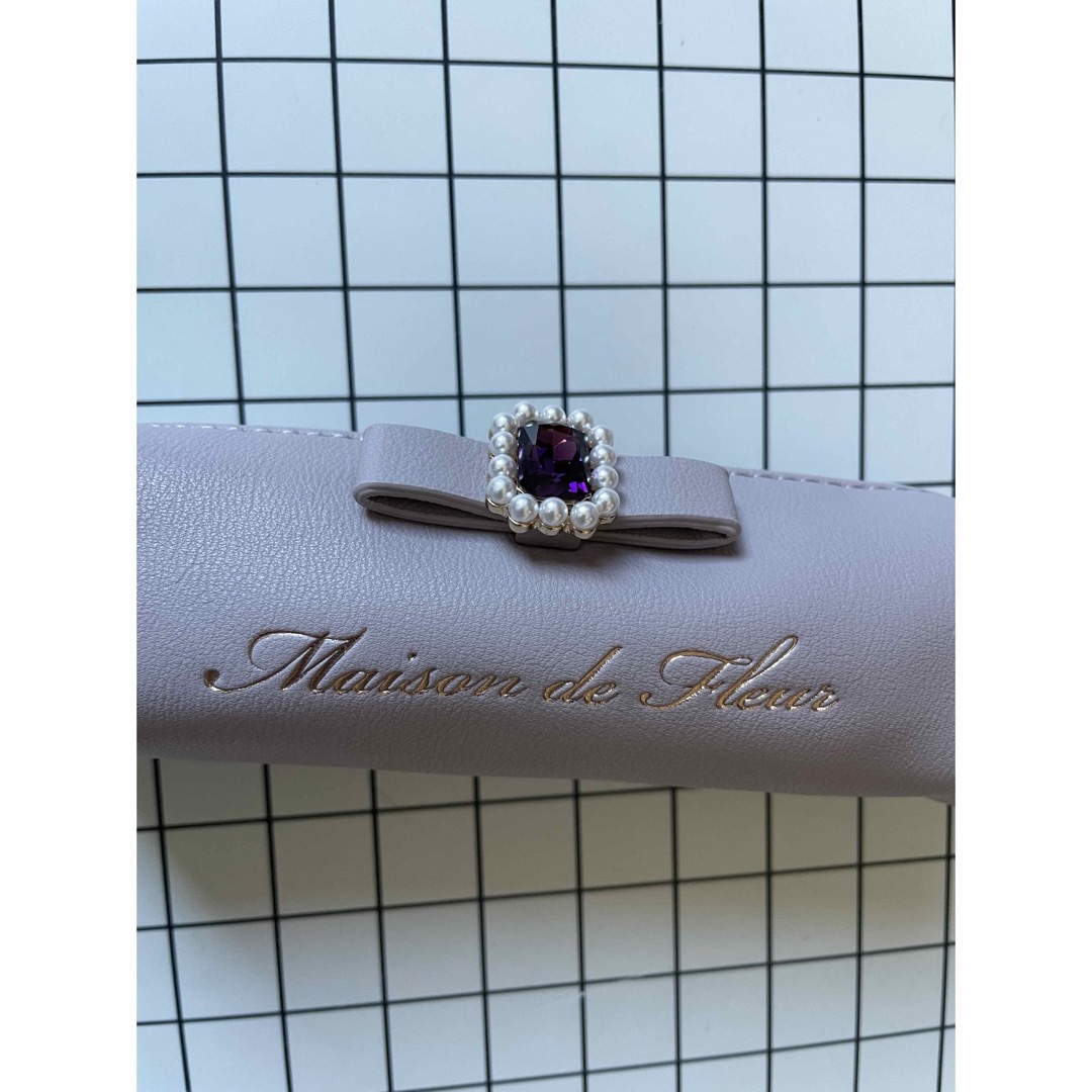 Maison de FLEUR(メゾンドフルール)のMaison de FLEUR サテンリボンショルダーバッグ　ラベンダー　紫 レディースのファッション小物(ポーチ)の商品写真