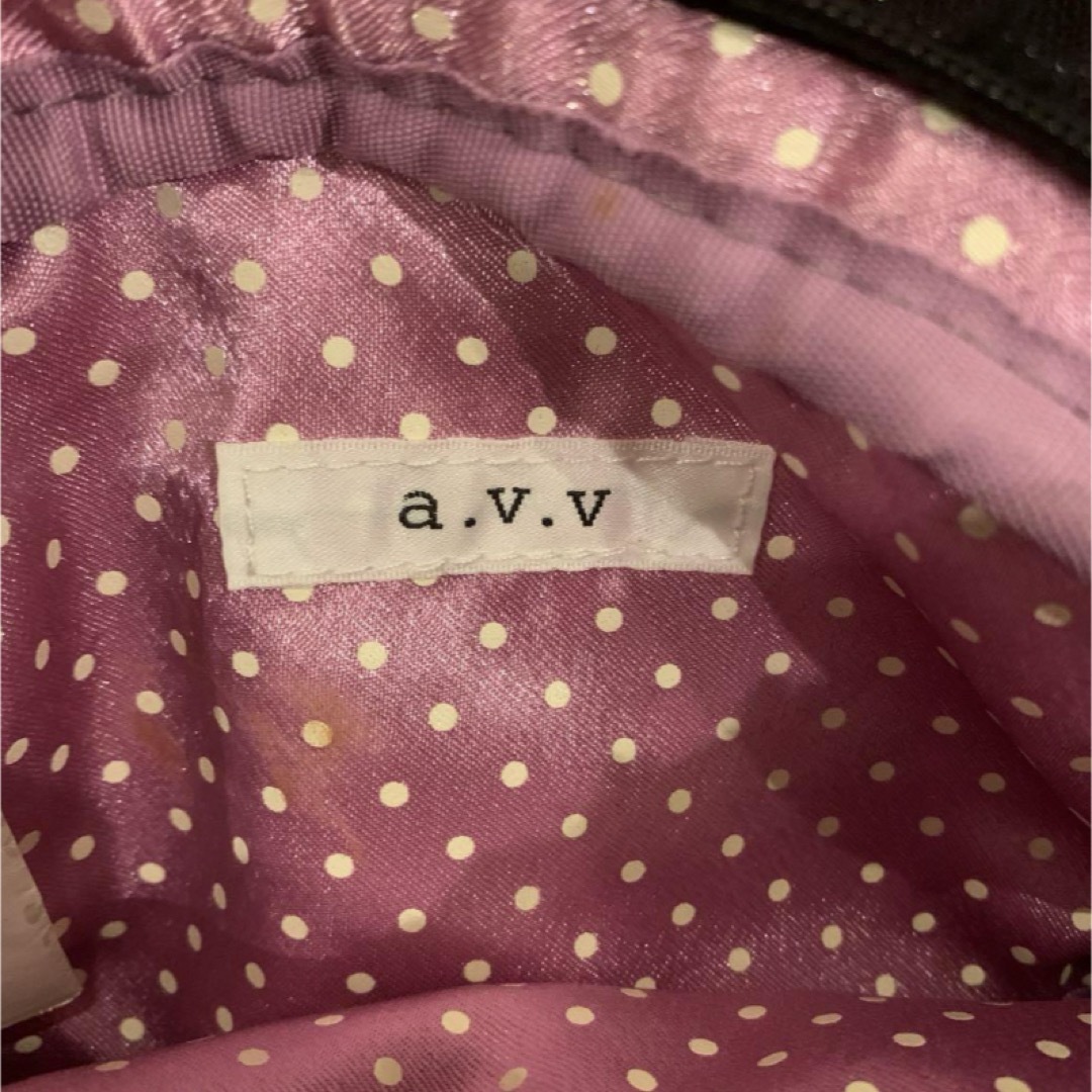 a.v.v(アーヴェヴェ)の新品未使用a.v.v 黒猫ポーチ中ドット柄紫パープルリボン付きまつ毛長い レディースのファッション小物(ポーチ)の商品写真