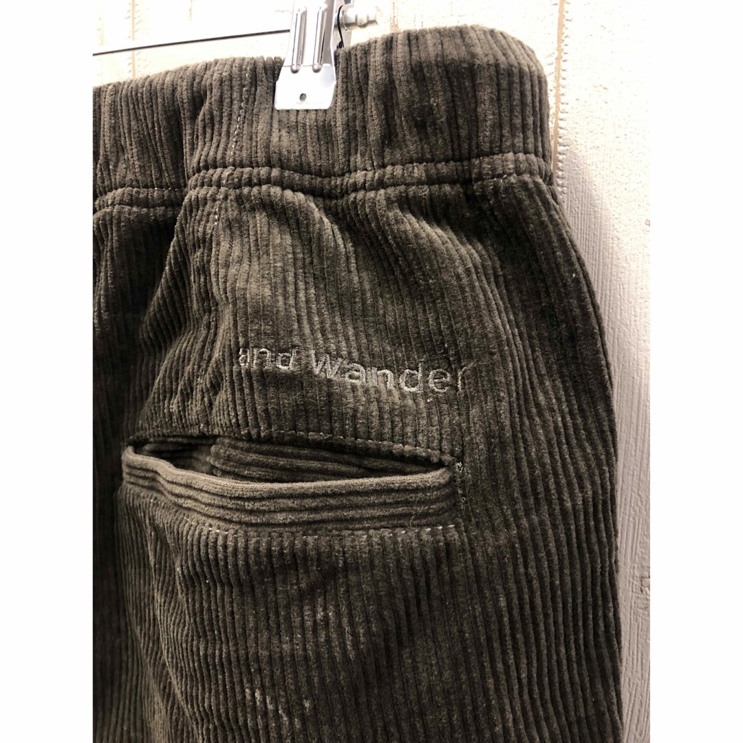 and wander(アンドワンダー)のand wander corduroy pants コーデュロイパンツ メンズのパンツ(その他)の商品写真