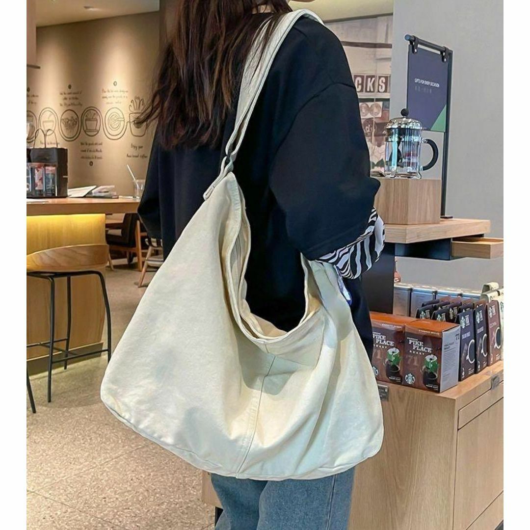 新品　ニュースペーパーバッグ　古着　軍　オフホワイト　meltum メンズのバッグ(メッセンジャーバッグ)の商品写真