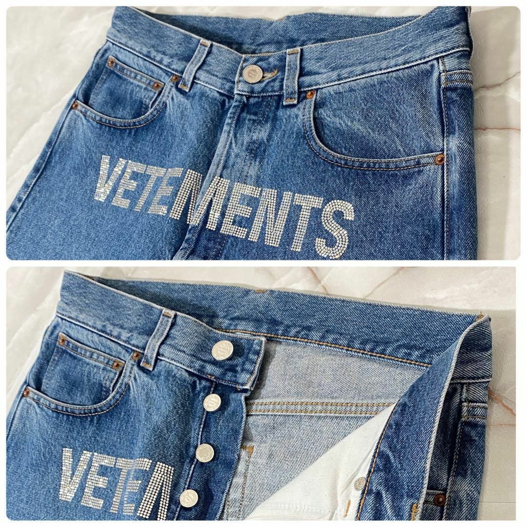 VETEMENTS(ヴェトモン)のヴェトモン　スワロフスキーロゴデニム　ストレート　XS(30インチ程度) メンズのパンツ(デニム/ジーンズ)の商品写真