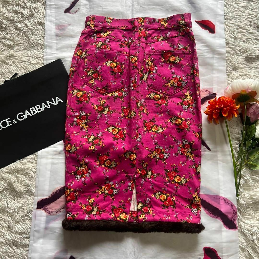 DOLCE&GABBANA(ドルチェアンドガッバーナ)の【良品】DOLCE&GABBANA 総柄スカート ピンク 花柄 ファー 38 レディースのスカート(ひざ丈スカート)の商品写真