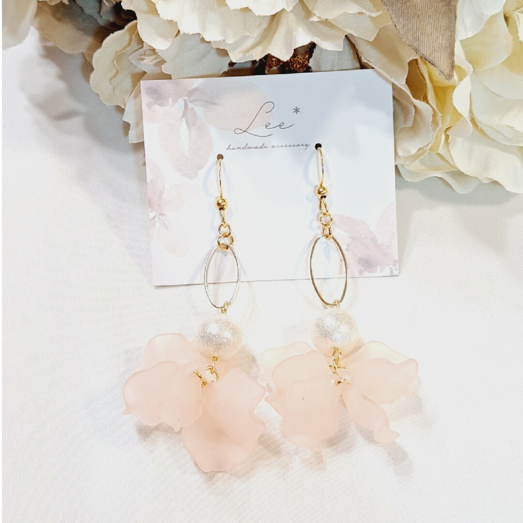 No...9♡花びら揺れる～シャイニーパール　上品/大人可愛いピアス/イヤリング ハンドメイドのアクセサリー(ピアス)の商品写真