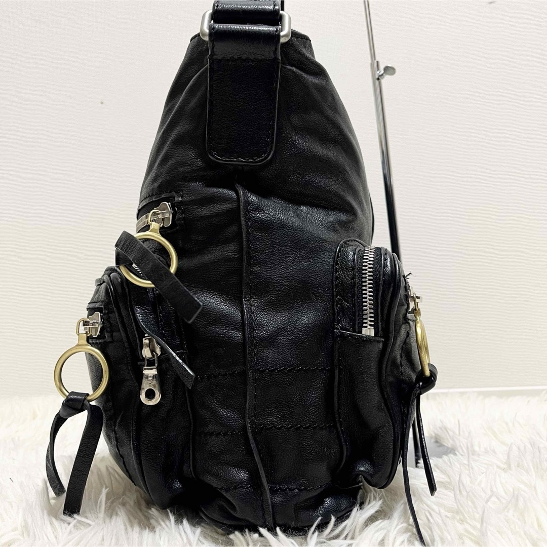 Chloe(クロエ)の良品 クロエ ショルダーバッグ ベティ レザー ワンショルダー 黒 大容量 レディースのバッグ(ショルダーバッグ)の商品写真