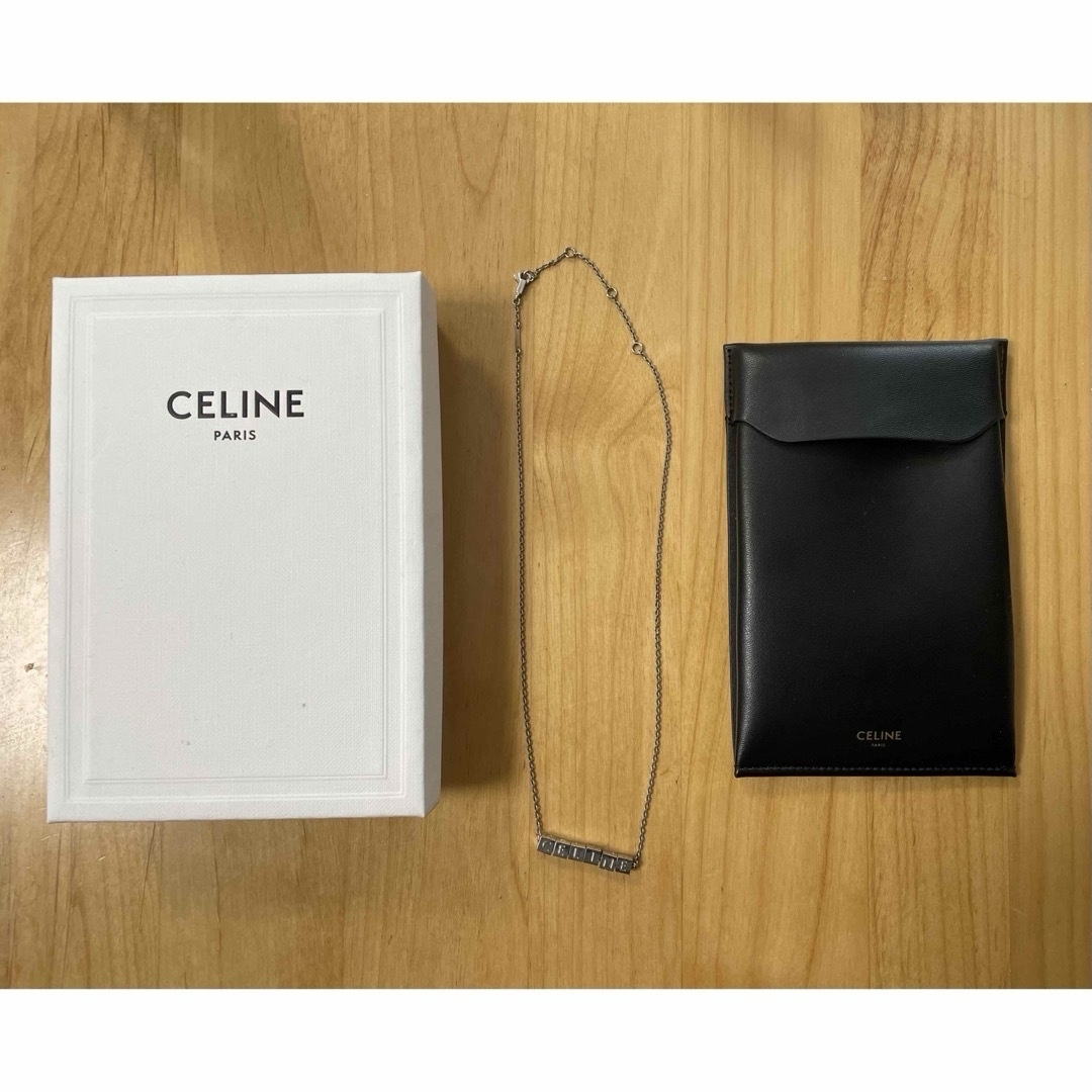 celine(セリーヌ)のCELINE ロゴキューブ ネックレス / ロジウムフィニッシュ ブラス メンズのアクセサリー(ネックレス)の商品写真