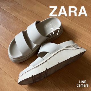 ZARA - ZARA ラバーフィニッシュフラットサンダル　ベージュ　完売　厚底 37