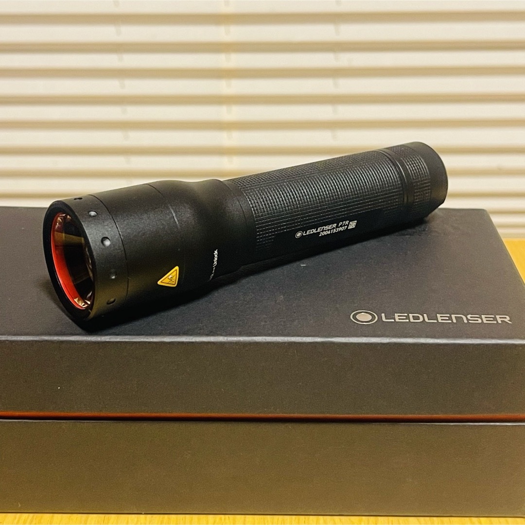 LEDLENSER(レッドレンザー)の【ほぼ新品】Ledlenser P7R 防水機能付 LEDフラッシュライト スポーツ/アウトドアのアウトドア(ライト/ランタン)の商品写真