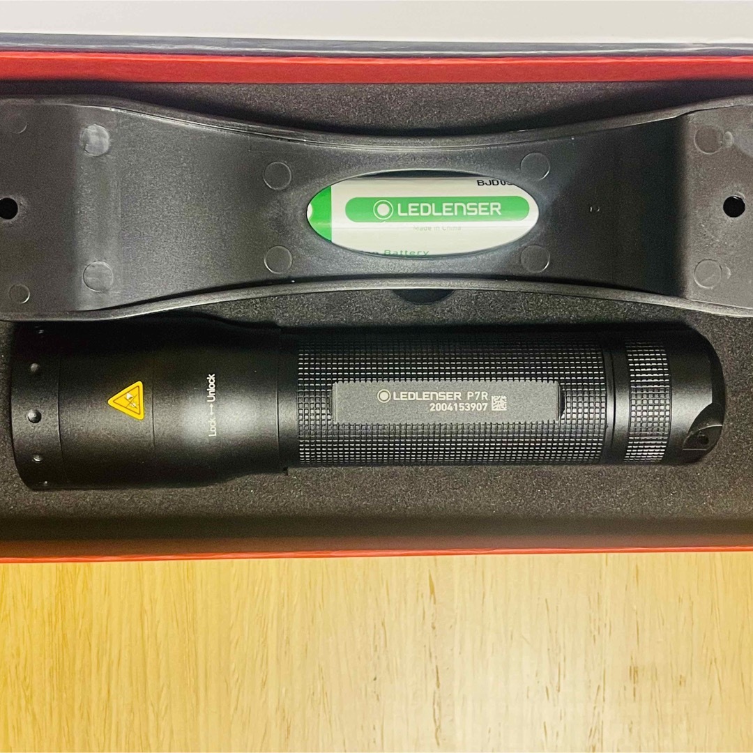 LEDLENSER(レッドレンザー)の【ほぼ新品】Ledlenser P7R 防水機能付 LEDフラッシュライト スポーツ/アウトドアのアウトドア(ライト/ランタン)の商品写真