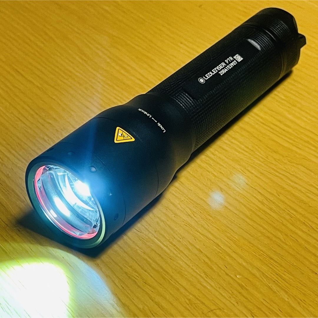 LEDLENSER(レッドレンザー)の【ほぼ新品】Ledlenser P7R 防水機能付 LEDフラッシュライト スポーツ/アウトドアのアウトドア(ライト/ランタン)の商品写真