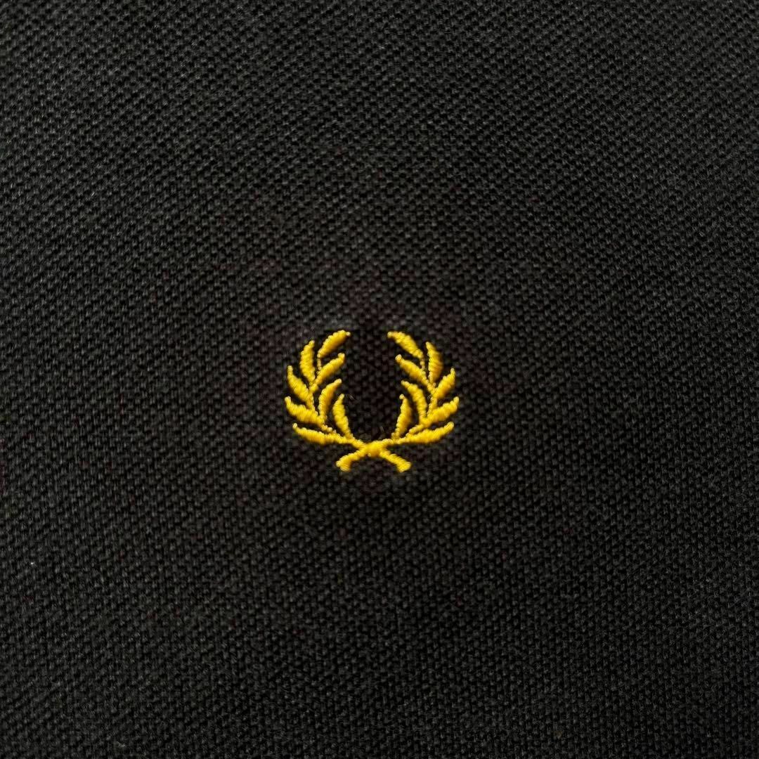 FRED PERRY(フレッドペリー)のフレッドペリー　ポロシャツ　ワンポイントロゴ　半袖シャツ　ブラック　古着　UK メンズのトップス(ポロシャツ)の商品写真