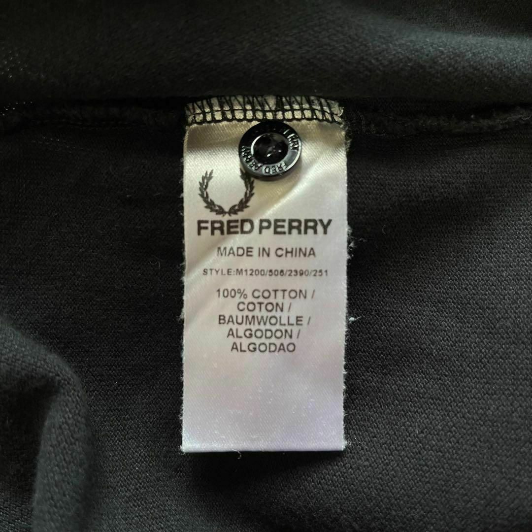 FRED PERRY(フレッドペリー)のフレッドペリー　ポロシャツ　ワンポイントロゴ　半袖シャツ　ブラック　古着　UK メンズのトップス(ポロシャツ)の商品写真