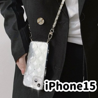 アイフォーン(iPhone)の☆iPhone15ケース ゴールドチェーン　ショルダーストラップ　キルティング☆(iPhoneケース)
