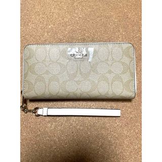 コーチ(COACH)の新品⭐️COACH コーチ　ストラップ付き　長財布　シグネチャー カーキ色(財布)