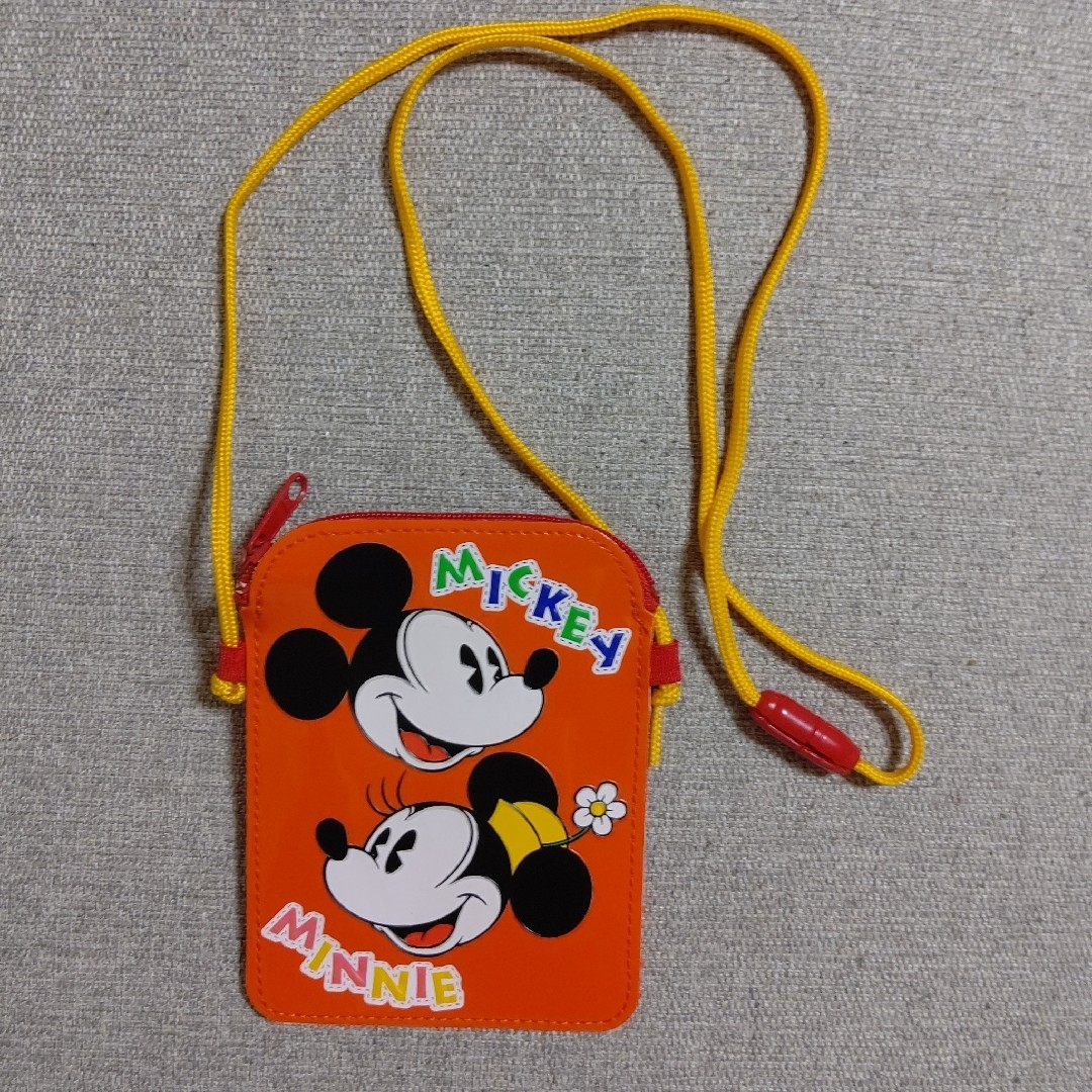 Disney(ディズニー)のディズニー パスポートケース エンタメ/ホビーのおもちゃ/ぬいぐるみ(キャラクターグッズ)の商品写真