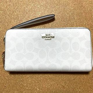 コーチ(COACH)のCOACH コーチ　ストラップ付き　長財布　シグネチャー チョーク　ホワイト(財布)