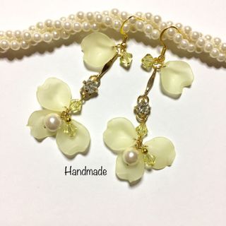 花びら スワロフスキー ビジュー キラキラ ピアス イヤリング(ピアス)