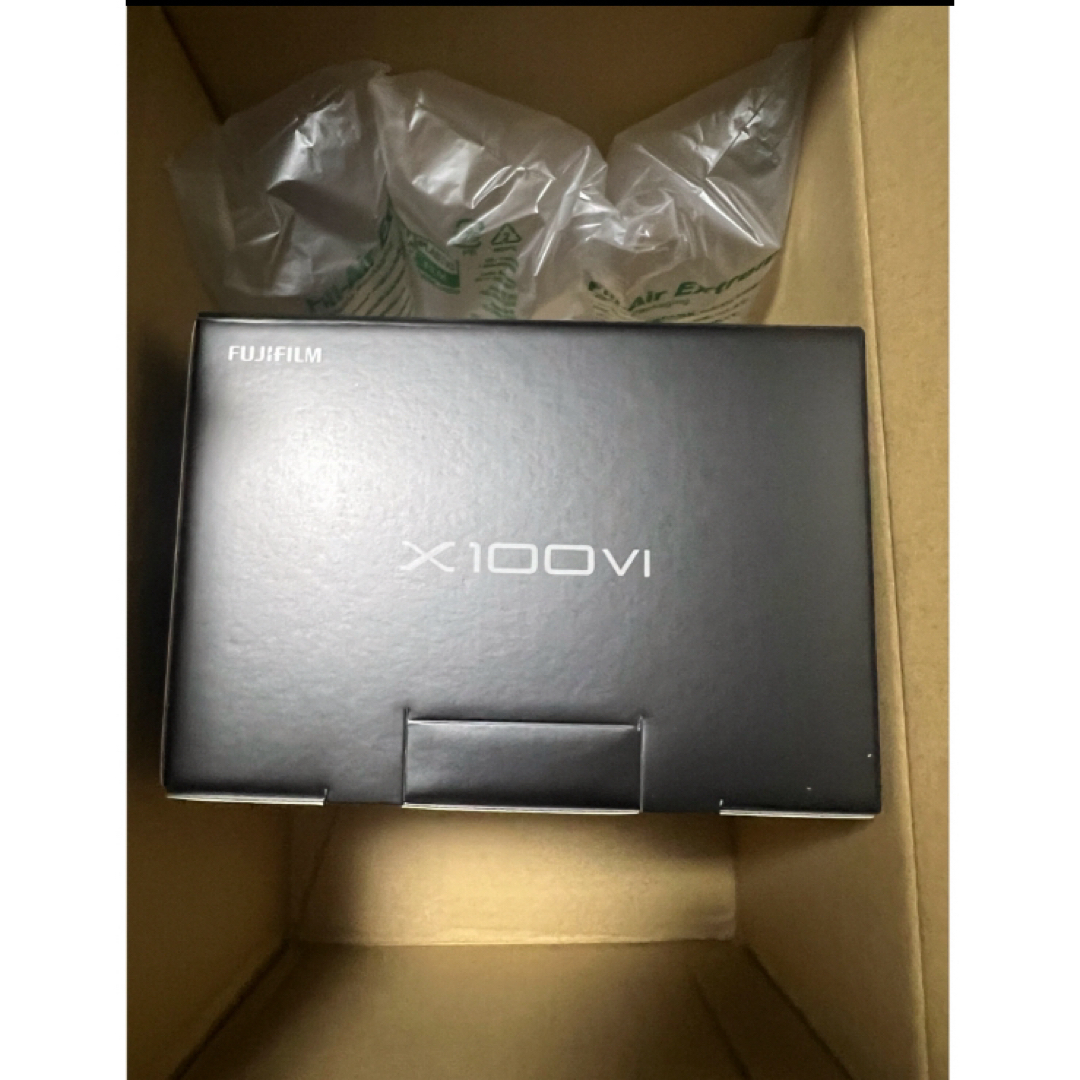 富士フイルム(フジフイルム)のFUJIFILM X100VI シルバー　新品未使用 メンズの時計(その他)の商品写真