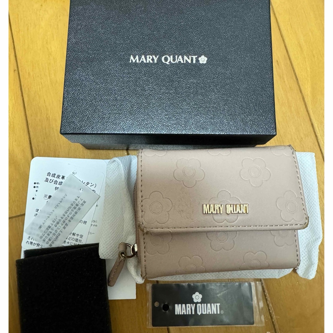 MARY QUANT(マリークワント)のマリークワント　ミニ財布　デイジーアウトラインパターン ミニウォレット　ピンク レディースのファッション小物(財布)の商品写真