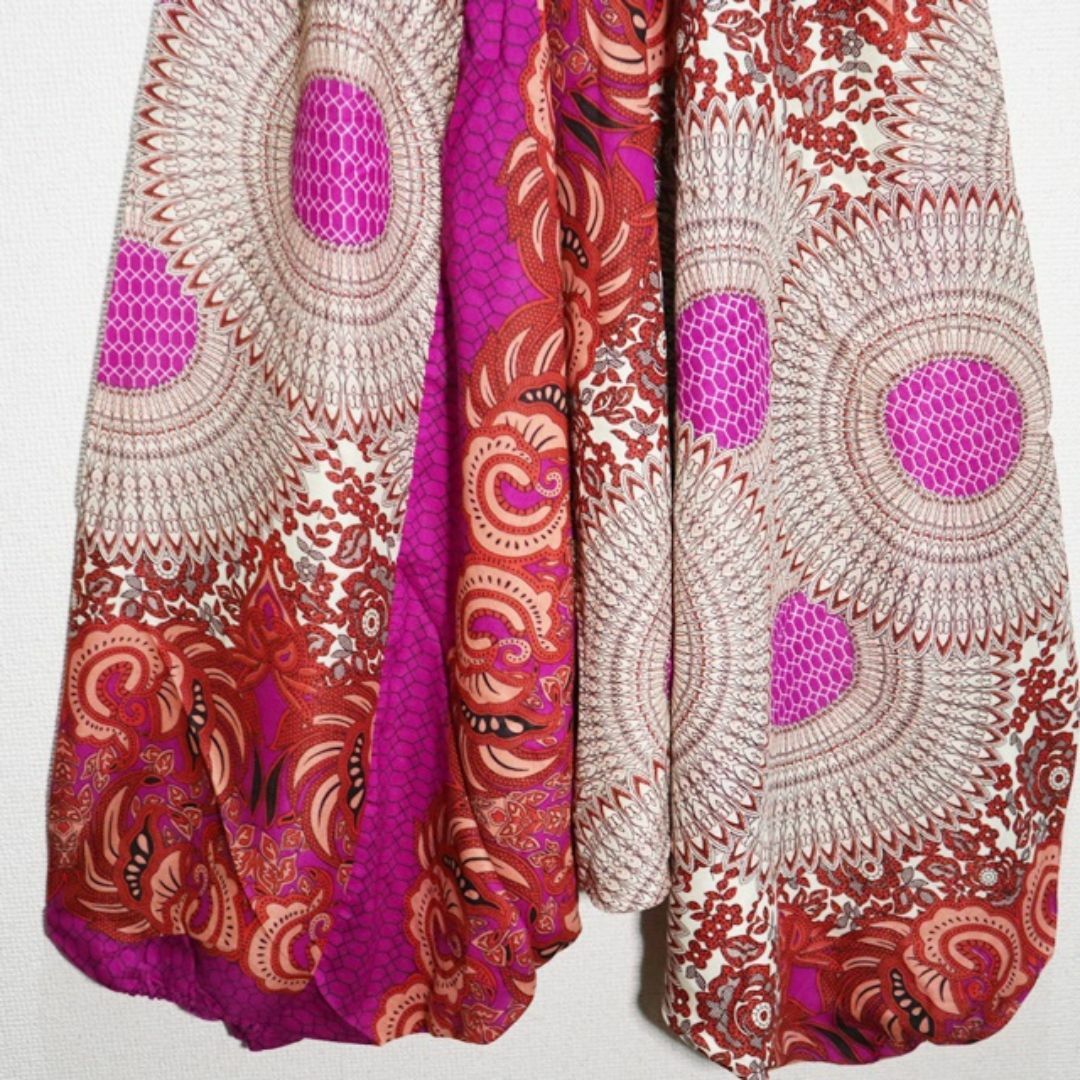 【新品】2WAYアジアンパンツ　サルエルパンツ　曼荼羅と草花　赤紫等 レディースのパンツ(サルエルパンツ)の商品写真