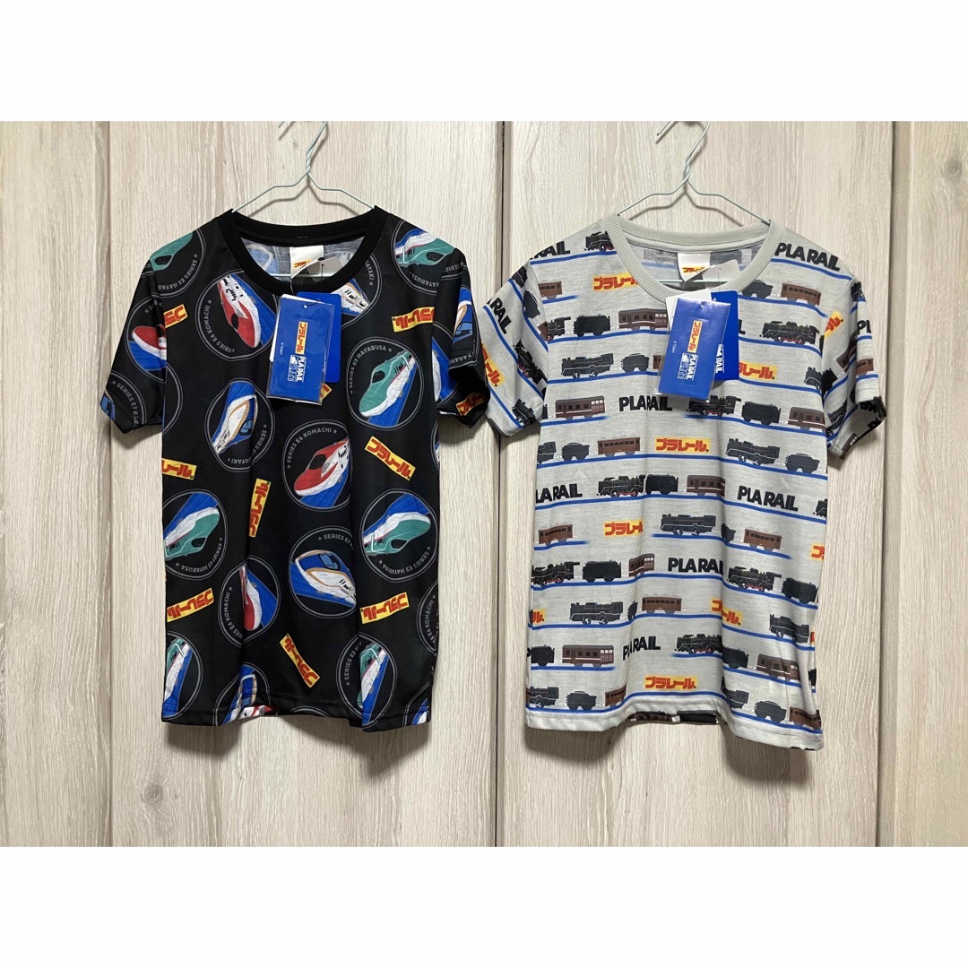 プラレール　トミカ　Tシャツ　半袖　130サイズ　2枚セット キッズ/ベビー/マタニティのキッズ服男の子用(90cm~)(Tシャツ/カットソー)の商品写真