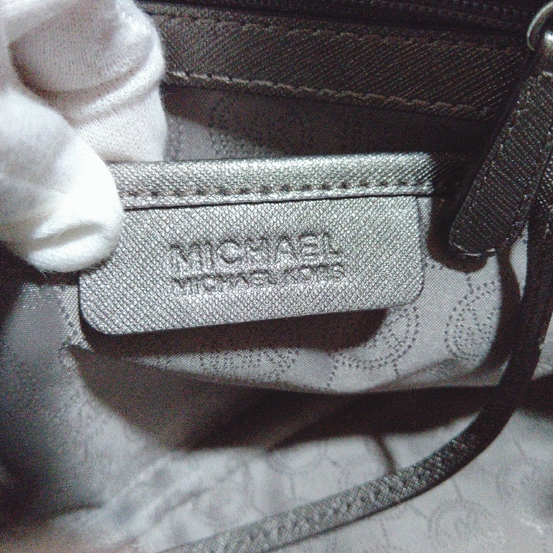 Michael Kors(マイケルコース)のMICHAEL KORS シルバー ショルダーバック 2way レディースのバッグ(ショルダーバッグ)の商品写真