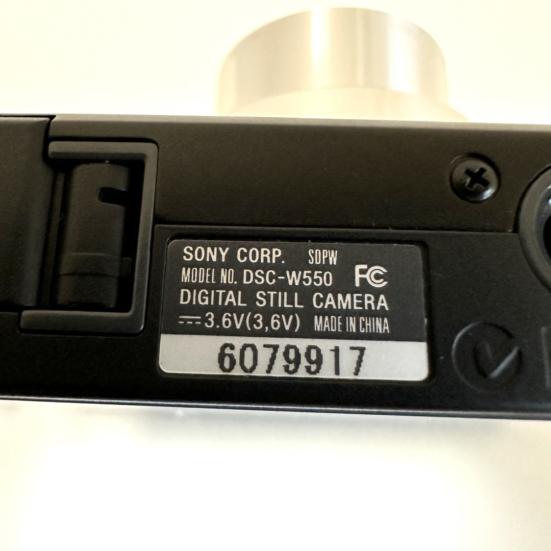 SONY(ソニー)のソニー サイバーショット デジカメ コンデジ DSC-W550 ブラック スマホ/家電/カメラのカメラ(コンパクトデジタルカメラ)の商品写真