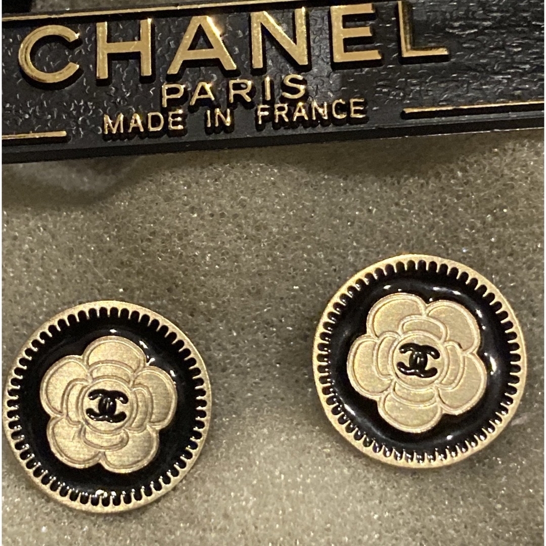 CHANEL(シャネル)の⭐︎CHANEL両耳ピアス正規品・値下げしました  レディースのアクセサリー(ピアス)の商品写真