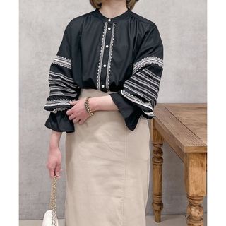 アンディコール(un dix cors)の未使用品　un dix cors 刺繍スリーブチュニック(シャツ/ブラウス(長袖/七分))