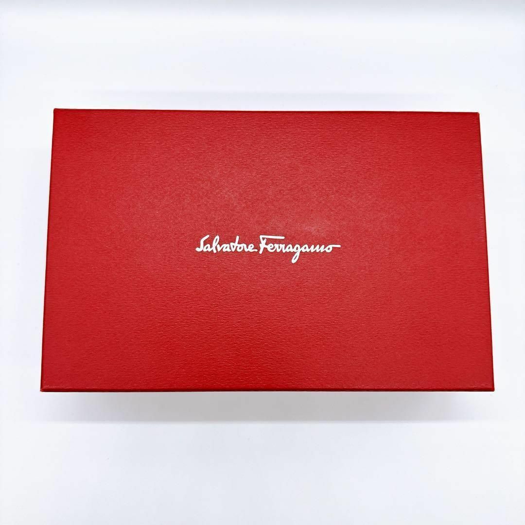 Salvatore Ferragamo(サルヴァトーレフェラガモ)のフェラガモ レザー ガンチーニ 二つ折り財布 レディース ブランド ウォレット レディースのファッション小物(財布)の商品写真