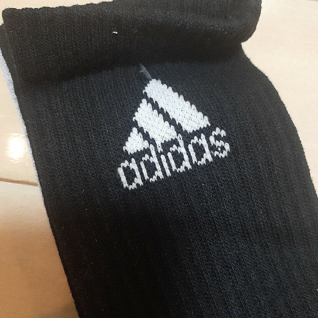 adidas(アディダス)のアディダス靴下3足組 キッズ/ベビー/マタニティのこども用ファッション小物(靴下/タイツ)の商品写真