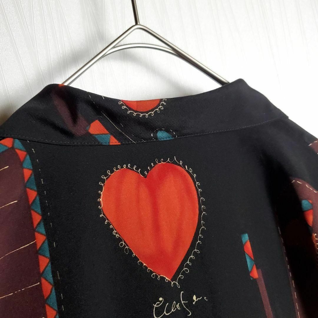VINTAGE(ヴィンテージ)の総柄デザインシャツ ブラック 黒赤 ダークカラー レトロ柄 オープンカラー 古着 メンズのトップス(シャツ)の商品写真