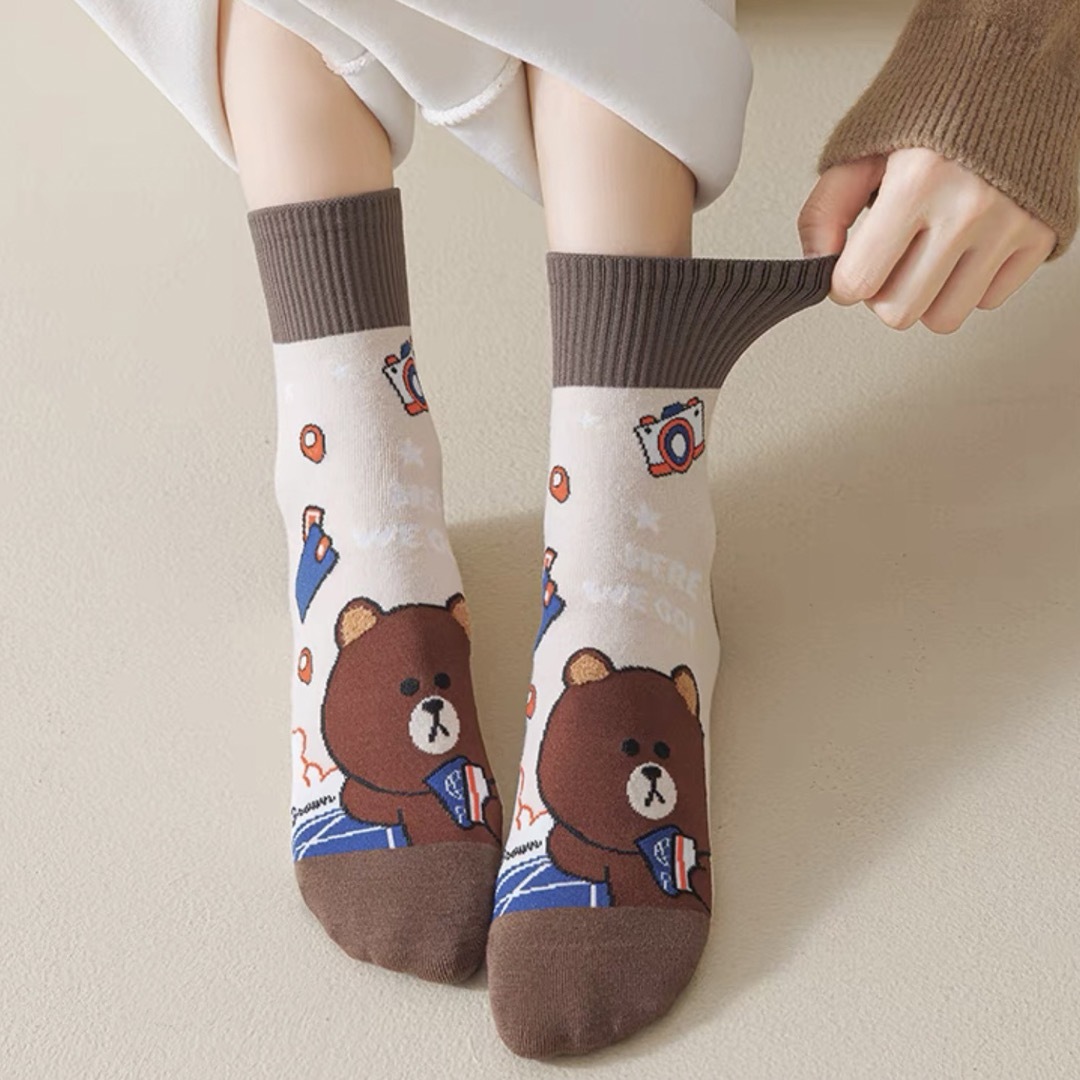 かわいい！新品キャラクター柄　熊柄　うさぎ柄靴下　レディースソックス　綿　韓国風 レディースのレッグウェア(ソックス)の商品写真