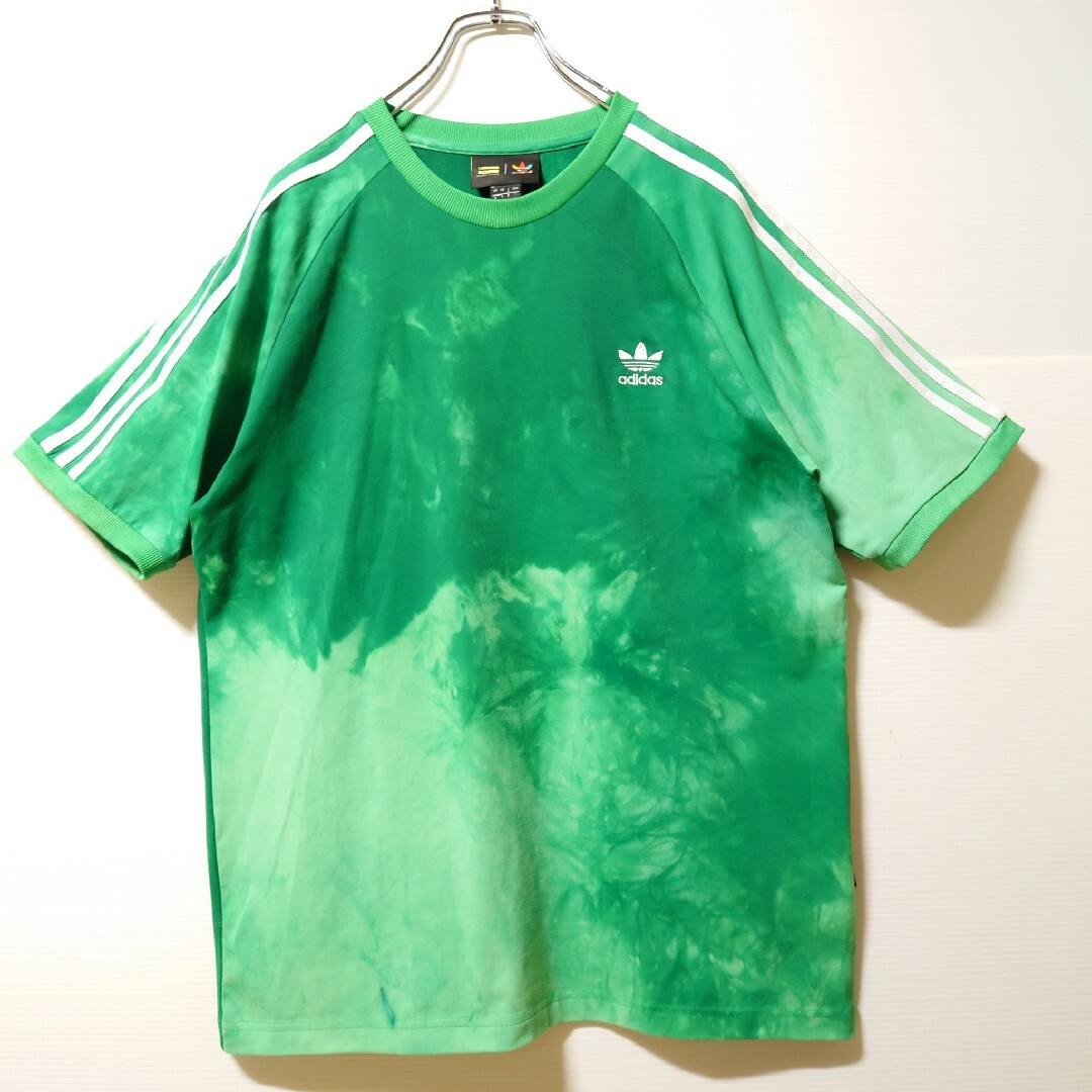 adidas(アディダス)のadidas × PHARRELL WILLIAMS★Tシャツ★XL★男女兼用 メンズのトップス(Tシャツ/カットソー(半袖/袖なし))の商品写真