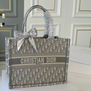 Christian Dior - ミディアム　刺繍　ディオール．　book tote　バッグ