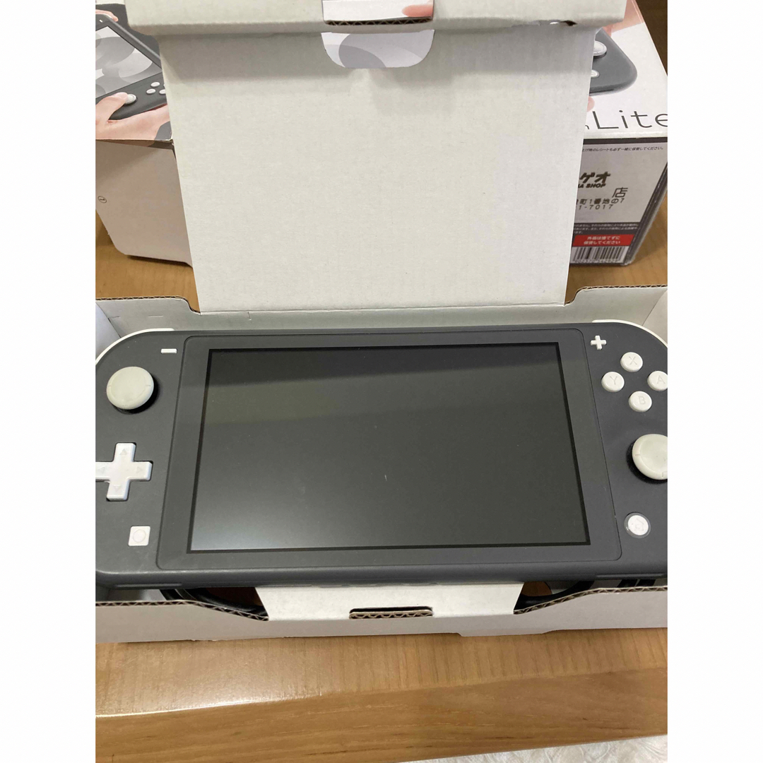 Nintendo Switch Liteグレー エンタメ/ホビーのゲームソフト/ゲーム機本体(家庭用ゲーム機本体)の商品写真