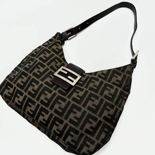 フェンディ(FENDI)の【美品✨】フェンディ マンマバケット ショルダーバッグ　FF金具　ズッカ柄(ショルダーバッグ)