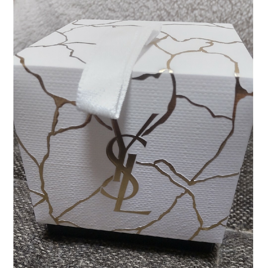 Yves Saint Laurent Beaute(イヴサンローランボーテ)の【新品・未使用】YSL ミニオーナメントセット コスメ/美容の香水(香水(女性用))の商品写真