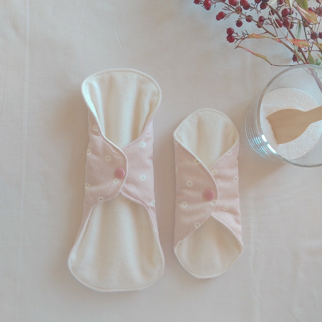 【肌に優しい】無添加コットンフランネル くすみピンク小花柄の布ナプキン 2枚 ハンドメイドのファッション小物(その他)の商品写真