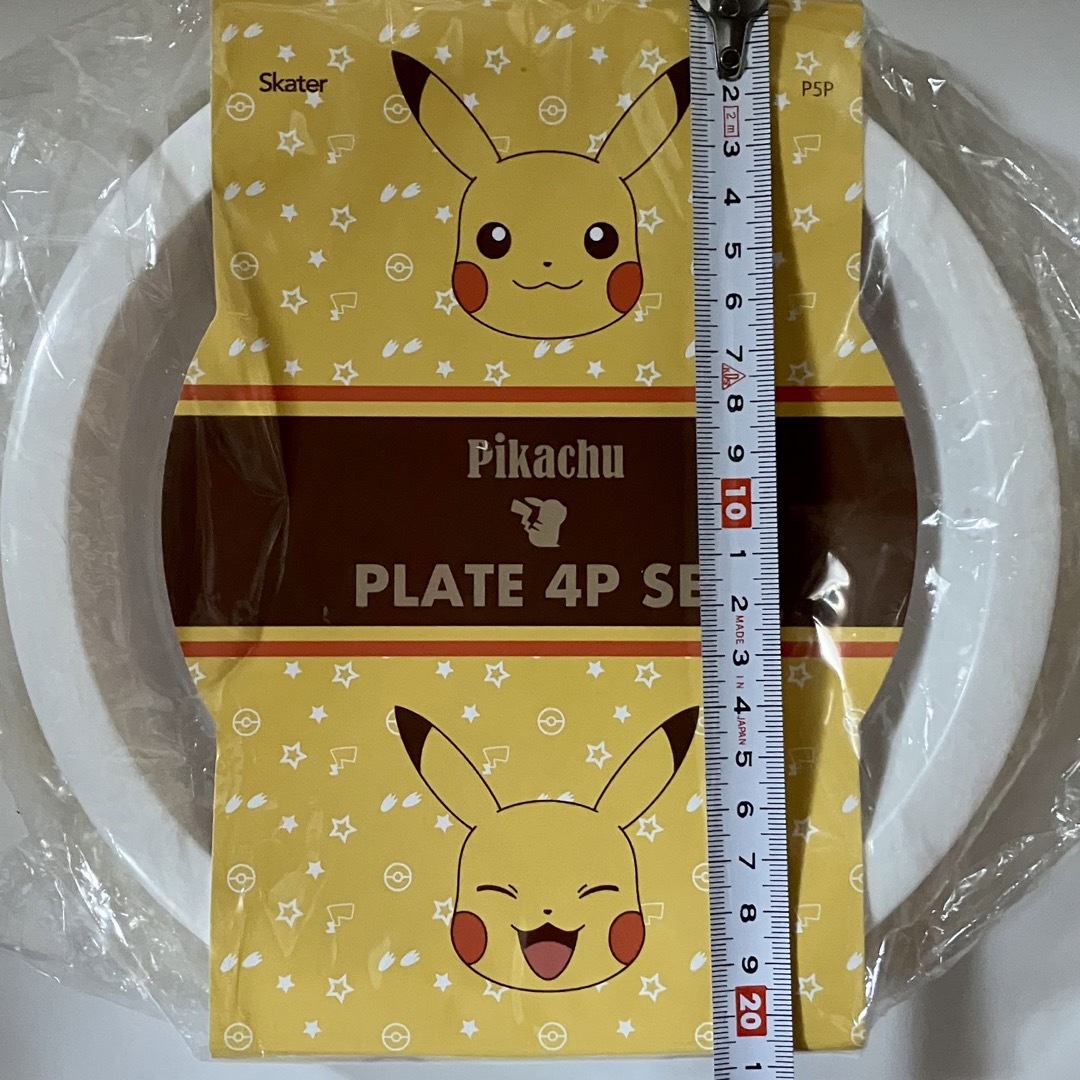 ポケモン(ポケモン)の新品 4枚入り 任天堂 ポケモン ピカチュウ プレート 大平皿 スケーター製 インテリア/住まい/日用品のキッチン/食器(食器)の商品写真