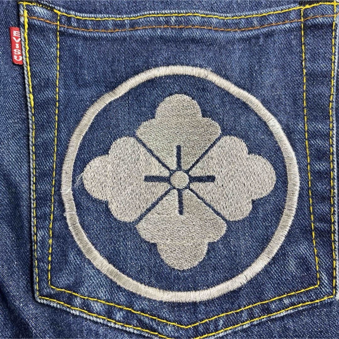 EVISU(エビス)の【EVISU】エヴィス（30） 家紋　刺繍　　デニムパンツ ジーパン　濃紺 メンズのパンツ(デニム/ジーンズ)の商品写真